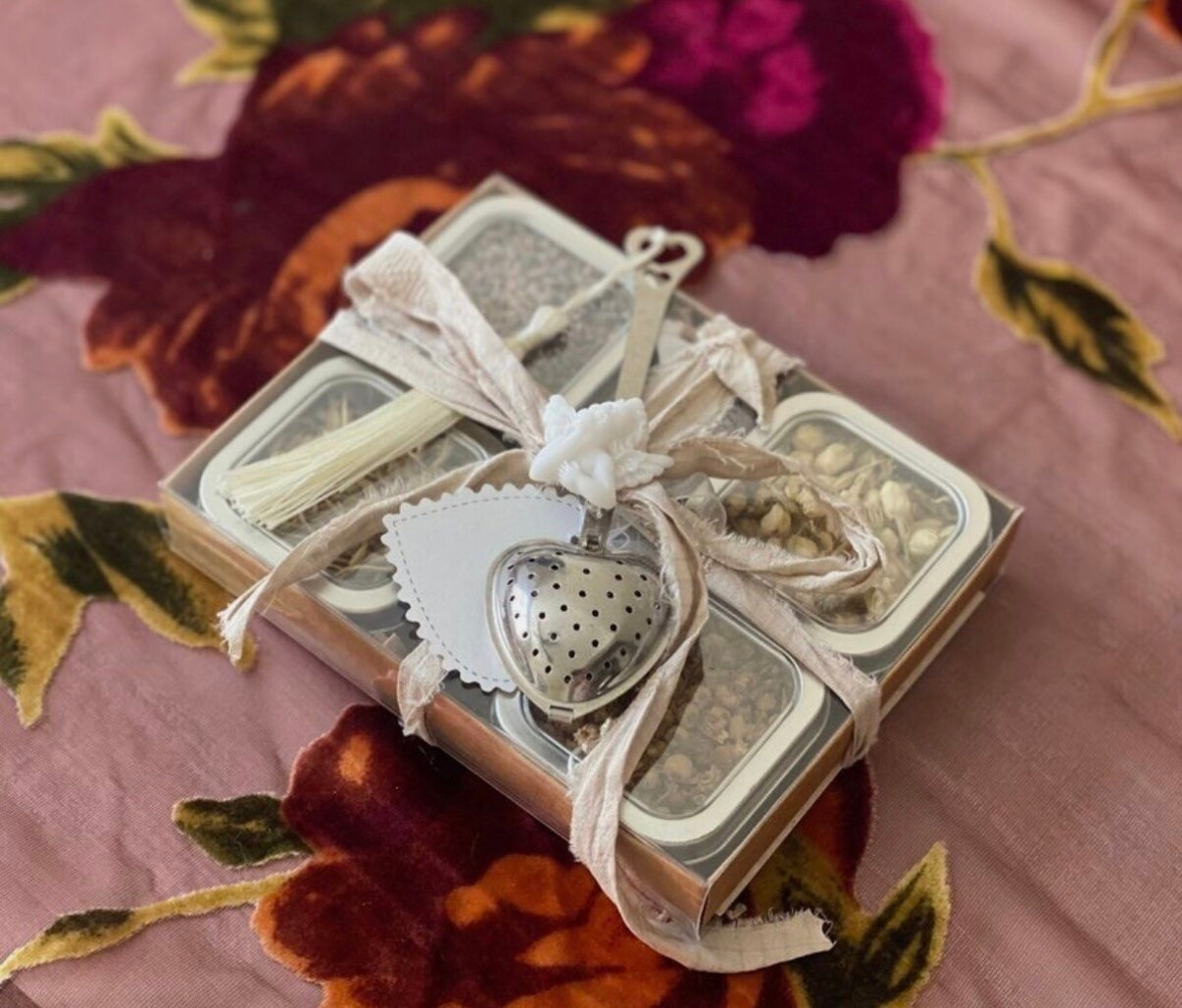 Deluxe Tea Gift Set: Lavender Flower, Jasmine Flower Bud, Honey Suckle, & Chamomile Flower Teas